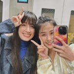 Ivy Shao Instagram - 說要拍到電車才可以，自己還笑場的 @chietanaka817 怎麼這麼可愛啊！！ 東京二次見面， 越認識越喜歡又熟悉的日本朋友❤️ 在班上可以說，等下下課跟朋友有約， 有點拉風（？）有嗎？☺️