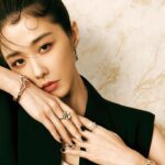 Ivy Shao Instagram - #MC5月號封面人物 🖤#邵雨薇🖤 處女座的「嚴以待事」，在邵雨薇身上發揮地淋漓盡致？他笑著說：「我是做任何事都會不斷檢視的類型，希望親力親為去參與每個細節，所以在外人眼中看來，就是比較龜毛些。因為不希望呈現在觀眾面前的東西，有任何一點自己覺得過不去的地方。當我認為一件事需要更多調整時，也會提出解決的方式，請身邊信任的夥伴去做協調？」 如此一來，不會經常感到焦慮與不安全感嗎？邵雨薇說：「大部分的時候我應該算是比較樂觀的人，雖然偶而不免會有控制不住情緒的時候，但都可以馬上找到排解的方式。只要事情能夠順利解決，對我來說都不是什麼大事。」 ✨只要事情能夠順利解決，對我來說都不是什麼大事。 ♡ 邵雨薇♡ Reset！歸零心起點 🔗點擊BIO看5月號封面人物全文專訪 ➤ https://reurl.cc/dn2Alz Talent／邵雨薇 @1989ivyshao Editor-in-Chief／Sara Lee @slandhercolletions Project Director&Styling／Kris Lin @beloveapril Senior Features Editor／Patreeck Liao @patreeck_xxoo Photographer／CHOU MO @chou_mo_ Make Up／Jenny Lin @jenny_lin_0418 Hair／Isiah @isiahzin Executive Producer / Bo Jyun Chen @hakukin Video Director、Editor / Fu ting Chang @cheshire673 Set&Props/ Liang Shuo Lin @shuoliang Editor Assistant／Eva Tseng @theevazeng99 Styling Assistant／Li Jiax Xuan Set&Props Assistant／Chiu Kuo Ning Jewelry&Watches／Bulgari @bulgari Wardrobe／Gucci @gucci #marieclairetw #bulgri #gucci #派脆克