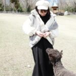 Ivy Shao Instagram - 復活！ 假裝有看見的富士山 被羊追的女孩 倒路邊還看鏡頭的小妹妹（媽媽在旁邊叫我請拍） 再熱也不脫外套的我妹妹 右駕也妥妥的 新鞋報到 #newbalance
