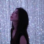 Ivy Shao Instagram - ㄧ步步把五感慢慢開啟的時刻， 像是輕輕飄在空中的羽毛，緩緩地往地面躺下。 不知怎麼，心理上的疲勞也被河流越載越遠了… #teamlab