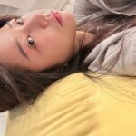 Ivy Shao Instagram - 難得的假期用睡覺度過了， 頭痛欲裂的一天卻慶幸今天是休假日， 套經紀人的一句話 so you. 真的So me，不夠累好像就沒有在生活。 起床看見亞洲各地傳出的地震消息， 昨天東京我也感覺到了，在十樓的晃動， 所幸只有一下子，而身旁的人們都很淡定安穩， 瞬間我也就安穩了下來。 願近期頻繁的地震沒有造成災情， 願安好。