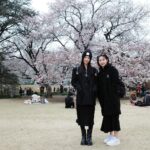 Ivy Shao Instagram – 今天才是入學第一天，
前幾天妹妹和經紀人都陪著我飛來，
幫我整理準備了一切，也一起玩了幾天，
到現在才是真的一個人在家，
那樣安安靜靜的日本行，
一進家門看到妹妹留下的字條差點爆淚，
本打算獨自隻身前往的我，
卻被兩個牡羊座徹底照顧著。
在一個完全沒有基礎的語言下生活，
突然再一次練習獨立，既緊張又期待。
謝謝愛護我的兩位，這趟旅程換我獨自前行。

#日本語はよくわかりません
#最常講的一句話
#放假充電開始
#麻煩留言請回日文😂