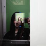 Ivy Shao Instagram – わたしは毎日歩いて学校へ行きます. 

路上總是遇到一群放學的中學女生，
笑得開心互相在JR前互相道再見，
第一個星期開滿櫻花的道路上，
經過了兩天的雨，全部都掉了下來。
在JR裡，拿來拍大頭照的地方，我也拍了一張紀念。

今天闖進了被公司包場的餐廳，
一進門像是成了特別嘉賓似的，
每個人睜大了眼睛直盯著我看，大概是在想「誰ですか？」

其實每天都好忙，腦袋不停轉，
轉眼也已經來了快兩星期，
每天都去店裡面找家用品，試圖用日文練習對話，
總是講的很慢的我，幸好大家很溫柔呢👼🏻

#遊學日誌
