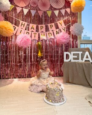 Iza Calzado Instagram - Moments from Deia’s first birthday celebration at home! 👶🏻🎂