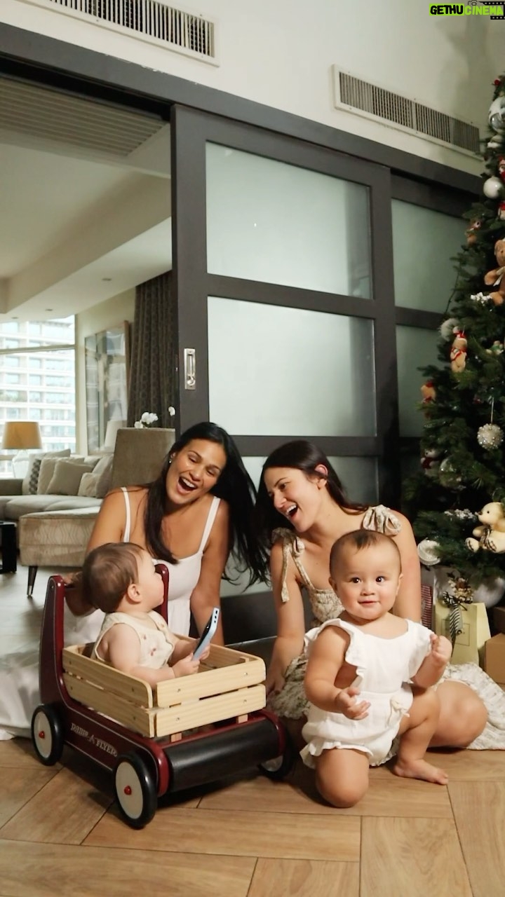 Iza Calzado Instagram - Our first Christmas with our babies 😁🎄 and we will be cherishing every second of it!