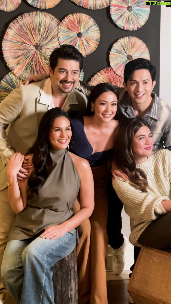 Iza Calzado Instagram - Great vibes make great pictures ✨ and it’s always a great vibe with this company! It’s so wonderful to have a physical copy of the magazine! Have you seen it yet? 💓