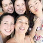Iza Calzado Instagram - Missing the bright sun and warm smiles with my high school chickas and our families during our reunion a few weeks ago. Always fun catching up with everyone! The cochinillo from @victoriabytesbyvc made it more special for everyone. 🐷