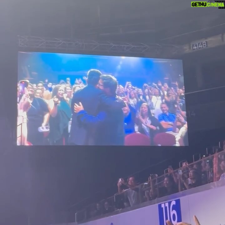 Iza Calzado Instagram - A week ago, I was fortunate enough to watch one of the greatest performers I know. Everytime I watch a Gary V concert, I find myself crying from the pure love and energy that surrounds the show. You see, his songs always find the deepest and darkest parts of my soul that need healing. It’s as if the songs were made by me, allowing me to feel seen and heard. Perhaps this is one of his greatest gifts, to touch the hearts, minds and souls of people watching him. God speaks through you, Tito Gary, and that is such a big gift and responsibility. I personally know the lengths you will go for friends who need to feel your energy. Thank you for visiting daddy during his last days here on earth. So I say thank you, for the pure energy. Thank you for the music that makes me dance and cry. Thank you, for giving so much of yourself to fulfill your purpose here on earth — big or small. May God continue to bless you and guide you on the next part of your journey. No matter what stage, I will always be there to support you and be your fan and friend, Tito @garyvalenciano P.S. Maybe we can work on another movie one day! 🫶🏽 P.P.S. Much love and thanks to you Kaps @iamnoelferrer for treating us to this concert and to Tita @angelipv for finding us the best tickets possible since we booked so late! Thank God we were able to watch! ❤️