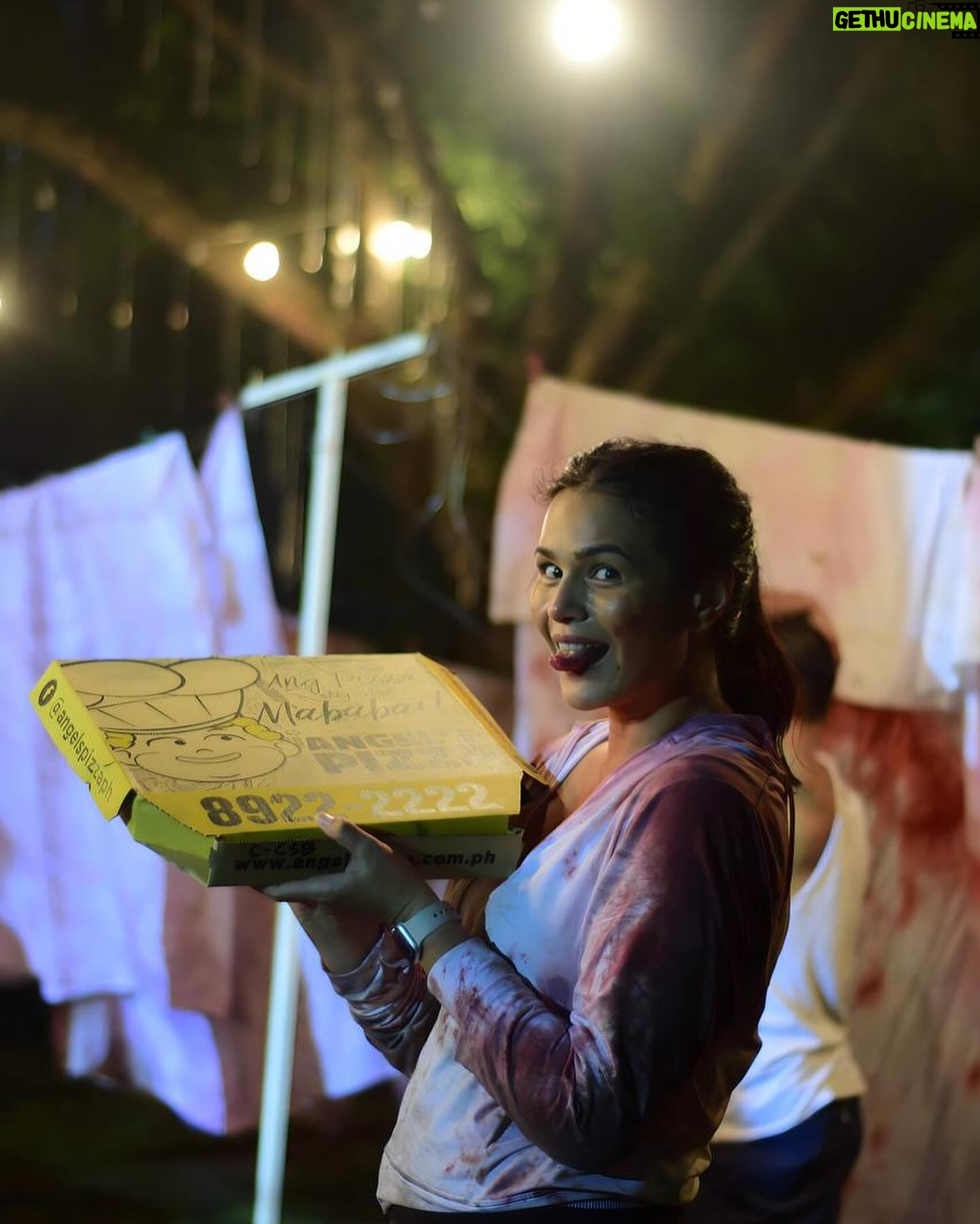 Iza Calzado Instagram - Sa huling gabi ng pakikipag sagupaan namin kay Gary the Goat, ang naging kakampi namin ay ang @angelspizzaph ❤️ Thank you for spoiling our tummies and helping us fight the good fight that night! 🍕