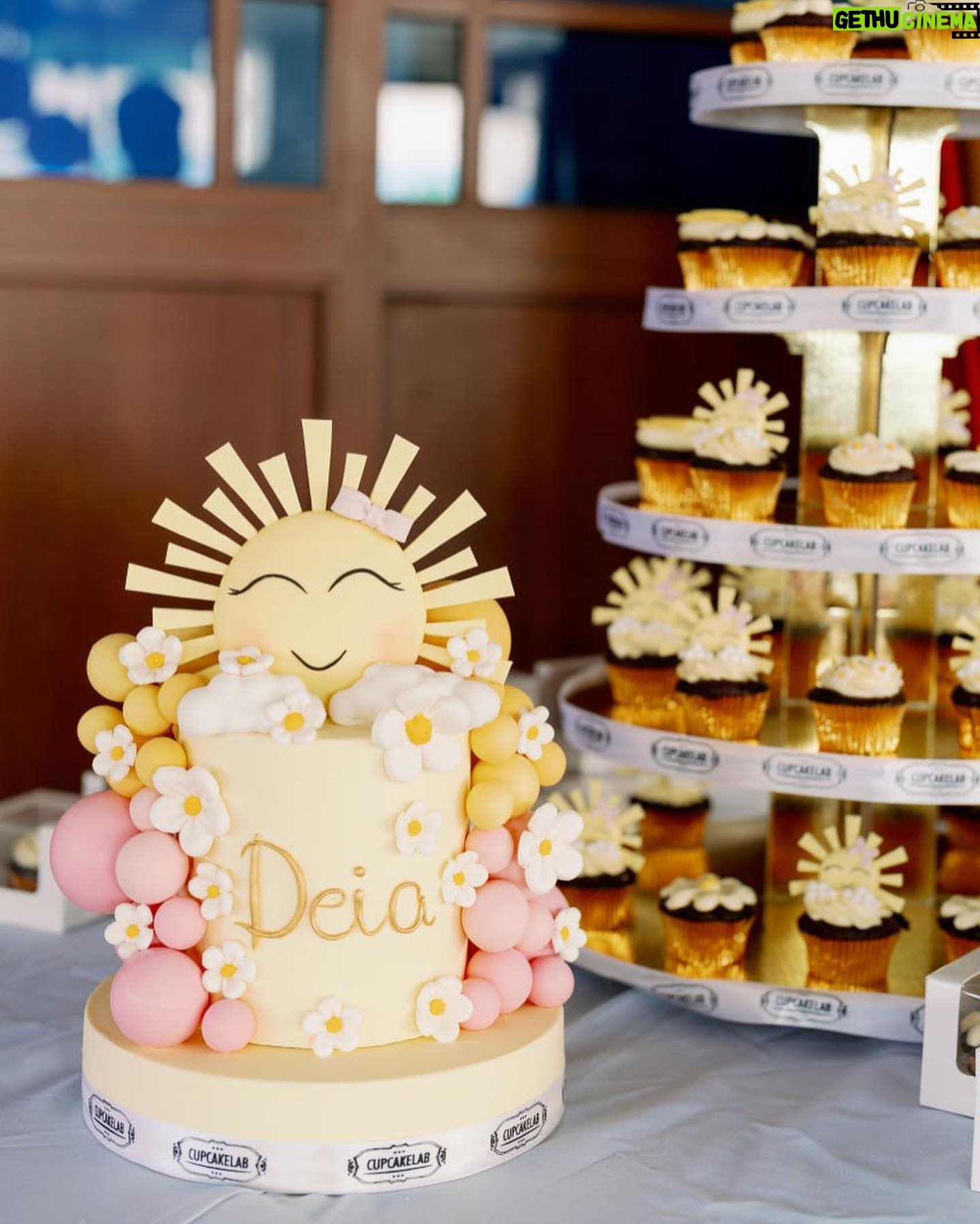 Iza Calzado Instagram - Sunny cakes for our sunniest baby girl 🌞 @cupcakelab.ph always makes the best and cutest cakes for our family gatherings 🥰🎂