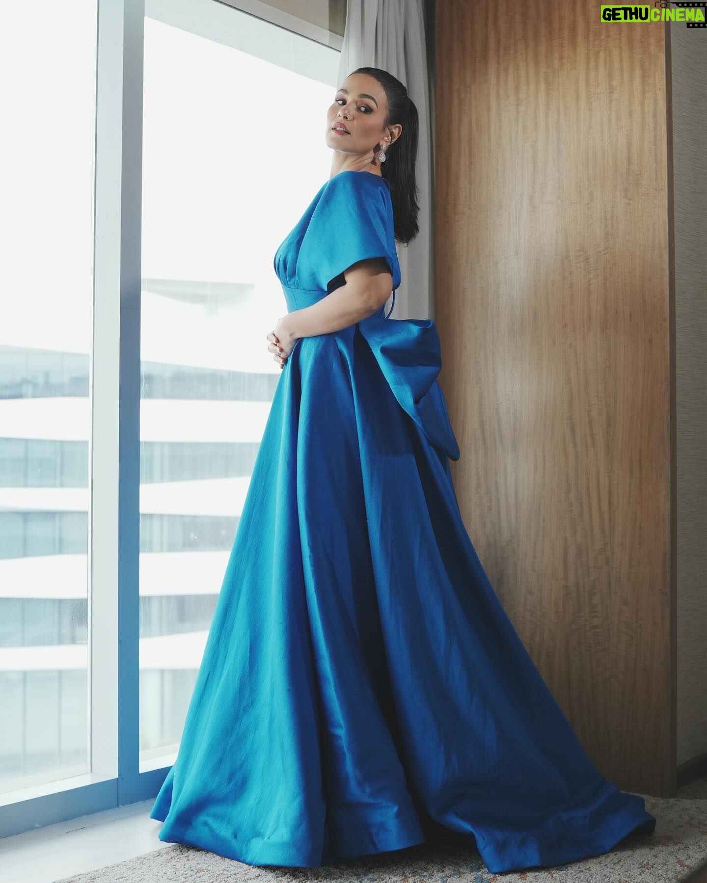 Iza Calzado Instagram - One of the fun things about my job is that I get to play dress up and get dolled up like this. I love my job and forever grateful for every opportunity sent my way! Happy Labor Day! π Gown by @markbumgarner Jewlery from @diagoldjewelry Makeup by @juansarte Hair by @jan.edrosolan Styling by @iamkatrinacruz and @johnkarunungan