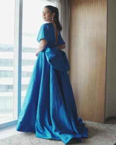 Iza Calzado Instagram - One of the fun things about my job is that I get to play dress up and get dolled up like this. I love my job and forever grateful for every opportunity sent my way! Happy Labor Day! 💙 Gown by @markbumgarner Jewlery from @diagoldjewelry Makeup by @juansarte Hair by @jan.edrosolan Styling by @iamkatrinacruz and @johnkarunungan