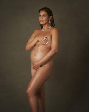 Iza Calzado Instagram - When I look at these images, I am reminded of how powerful I felt when I was giving life to Deia inside me. It was the first time in my life that I fully embraced my body and the DIVINE POWER inside me. 

As I felt the life growing inside me, I vividly remember holding my belly as it dawned on me what great privilege and power I have been given to carry a child. 

May every woman be able to tap into their power, in whatever way, shape or form. It may be by revolutionizing change in their own communities. Being a career woman or homemaker, being a creative or having a corporate job. Whether it is by nurturing yourself, a child, pets, plants or other people we have chosen as our family. You are giving life to another, yes, even art — and that is power. 

As we usher in International Women’s Day, may every woman feel worthy to take up space and be seen and heard. May every one of us feel more than enough. 

Celebrating and honoring my body for all that it has done for me and continue to do for me. I AM GRATEFUL. I AM A WOMAN. I AM POWERFUL!

#thebodyloverevolution