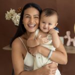 Iza Calzado Instagram – Embracing your skin is a journey that is all too familiar to me, having experienced this when I was a little girl. Now that I have Deia in my life, of course I want to make sure that her skin is healthy and protected from day one!

These days I feel so reassured that we can let Deia explore and take on the world as she grows up #ProudlySensitive because we have #AveenoBaby that’s made with the power of oat for baby’s sensitive skin.

I’m very excited to share that Deia is now part of the #AveenoBaby family – the only brand I truly trust for her delicate skin. 🤎 I’ve been using this for almost a year and I can truly say Deia’s skin has never felt softer or healthier! Only the best for my little one!