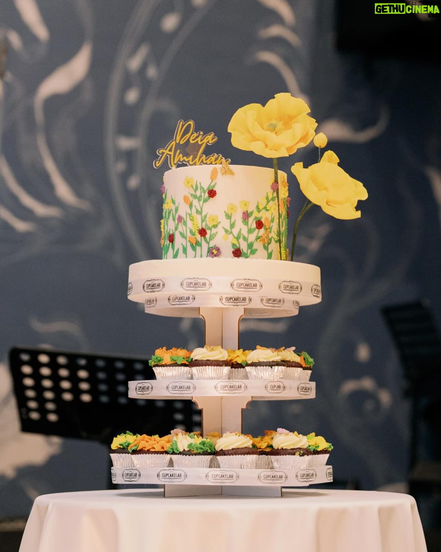 Iza Calzado Instagram - What makes a celebration sweeter and special is cake or, in this case, cupcakes and a bunch of cakes! Thank you @cupcakelabph for spiking our hearts and tummies with delicious desserts and helping us surprise Ralph and Bianca with a wedding cake! 🍰