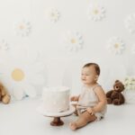 Iza Calzado Instagram – ‘Deia – go smash smash on the cake..!’

(She grabs her first handful of cake and tries to put it in her mouth.. parents, yayas and photographer all scream…)

Super fun doing a cake-smash shoot! 🎂

📷 @storkstudio 
🍰 @cupcakelabph
