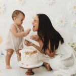 Iza Calzado Instagram – ‘Deia – go smash smash on the cake..!’

(She grabs her first handful of cake and tries to put it in her mouth.. parents, yayas and photographer all scream…)

Super fun doing a cake-smash shoot! 🎂

📷 @storkstudio 
🍰 @cupcakelabph