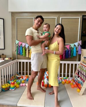 Iza Calzado Instagram - It’s been a blissful 10 months with our bundle of joy, Deia Amihan! 🌻💝 

Mahal na mahal ka namin, anak! 💘