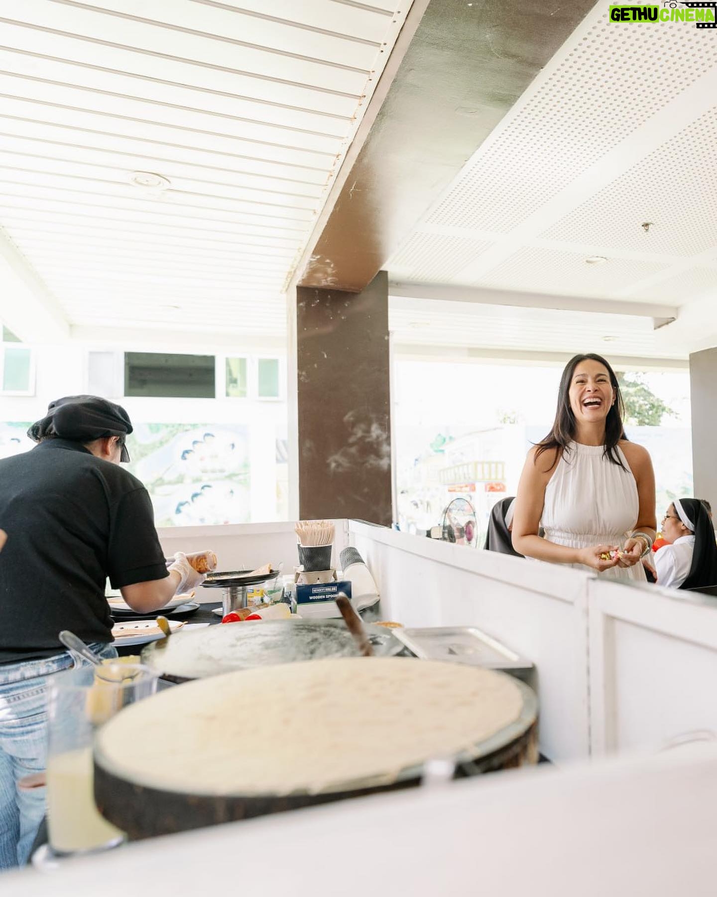 Iza Calzado Instagram - Crepe’s anyone? 😋 Nothing else makes full tummy’s even more satisfying than having Crepes for dessert! Thank you so much Crepe Glazik for satisfying our sweet tooth after a whole day of dancing and singing together! 🙌🏻