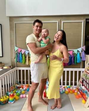 Iza Calzado Instagram - It’s been a blissful 10 months with our bundle of joy, Deia Amihan! 🌻💝 

Mahal na mahal ka namin, anak! 💘