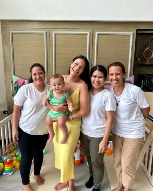 Iza Calzado Instagram - It’s been a blissful 10 months with our bundle of joy, Deia Amihan! 🌻💝 

Mahal na mahal ka namin, anak! 💘