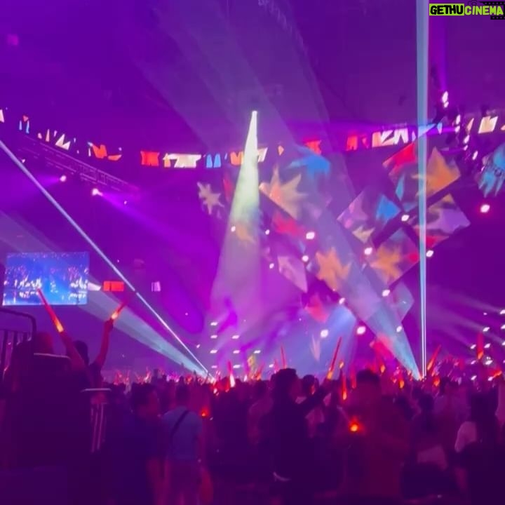 Iza Calzado Instagram - Snippets from your recent concert which really rocked!!!! β€οΈβπ₯ Happy Birthday to a brilliant star and soul @reginevalcasid π I remember when I first saw you when daddy was stage director for Jose Mari Chanβs special. You were quite new in the business and I was this little girl just admiring you and your voice. Ever since I entered showbiz, until today, you have remained the same grounded human being. Kind, generous in sharing your stories and insights and always have that infectious laugh. Kinikilig pa rin ako when I think of how lucky I am to know you at maka text ka kahit minsan lang kasi shy ako. Haha! Thank you for being an inspiring role model of what it is to be a great artist and human. β€οΈ May God continue to bless you with opportunities to share your amazing talents with the world! ππ½β¨