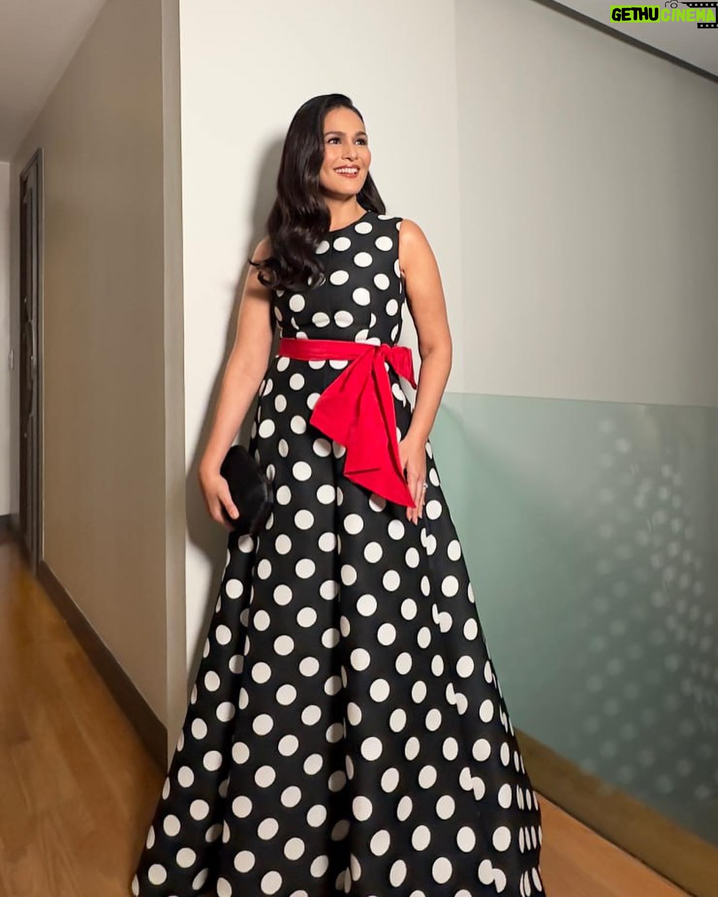 Iza Calzado Instagram - Unahan ko na kayo sa polka dots ngayon bagong taon! This wraps my work related posts for 2023. May everyone have a fabulous NY! 🎇