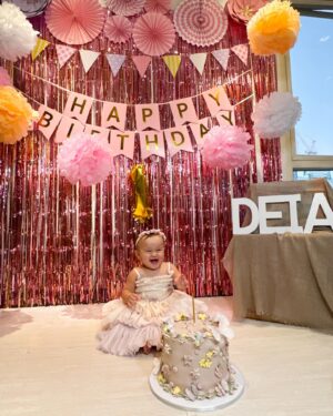 Iza Calzado Instagram - Moments from Deia’s first birthday celebration at home! 👶🏻🎂