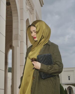 Izara Aishah Instagram - Pergi ke kedai nak beli tudung, 
Kedai tutup. 

Amara instant Hijab @izaraworld