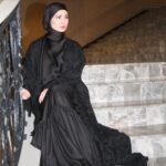 Izara Aishah Instagram - Walaupun almari nak roboh penuh dengan baju Tapi masih rasa tak ada baju untuk pakai pi majlis? Nah beli baju ni. Nak lalamove Kalau pi DM @izaraworld . Jangan lalamove sampai ke johor pulak haa buat prangai.