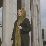 Izara Aishah Instagram - Pergi ke kedai nak beli tudung, Kedai tutup. Amara instant Hijab @izaraworld