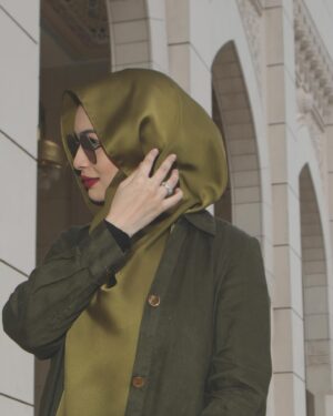 Izara Aishah Instagram - Pergi ke kedai nak beli tudung, 
Kedai tutup. 

Amara instant Hijab @izaraworld