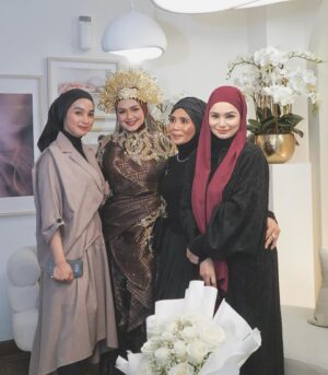 Izara Aishah Instagram - Some photos from tyas cam. Mak iti sang my all time fav song so pls ignore my annoying scream.