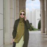 Izara Aishah Instagram - Pergi ke kedai nak beli tudung, Kedai tutup. Amara instant Hijab @izaraworld