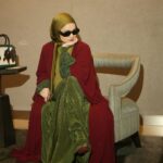 Izara Aishah Instagram - Kak..Boleh saya copyright? Alaia Instant tudung @izaraworld Dress hijau tya bagi Outerwear orang bagi Spec pinjam kawan Bag photographer punya Kasut beli Kat kedai pakmat tempe