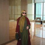 Izara Aishah Instagram - Kak..Boleh saya copyright? Alaia Instant tudung @izaraworld Dress hijau tya bagi Outerwear orang bagi Spec pinjam kawan Bag photographer punya Kasut beli Kat kedai pakmat tempe