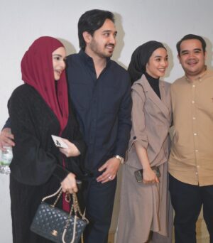 Izara Aishah Instagram - Some photos from tyas cam. Mak iti sang my all time fav song so pls ignore my annoying scream.