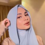 Izara Aishah Instagram - I also wanna tiru you guys do make up videos can or not? 🫠 Hijab @izaraworld AMARA Design - plain chiffon instant hijab -attached with inner cap that covers the neck Shop- link in bio -click PayPal to find debit/credit card option -ships worldwide