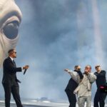 J Balvin Instagram – La invasión del LATINO GANG en @coachella weekend 1 fue pa la cultura 👽⚡️🔥 GRACIAS gracias a mi equipo, mis bailarines, mi crew, amigos, familia y sobre todo a ustedes mi gente.
Orgulloso de representar a mi país y agradecido por una noche inolvidable!!! 🇨🇴 ready para la nueva temporada? 👽