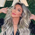 Jéssica Belcost Instagram - PARTE 3 e final mostrando como eu sai do cabelo castanho escuro para o loiro claríssimo! Gostaram? 🥰 - @megahaircuritiba - @loirascuritibaoficial