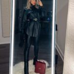 Jéssica Belcost Instagram - Merry Christmas!! 🎄 E esse foi o lookinho escolhido para os -7° de hoje. Está bem mais calor que ontem. Ontem estava -14°… 🫣