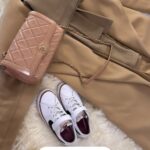 Jéssica Belcost Instagram - Arrume-se comigo para o aeroporto!! Lookinho real que estou usando para viajar. 🥰 Gostaram? :)