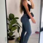 Jéssica Belcost Instagram - E por aí, qual a programação de domingo? 😋