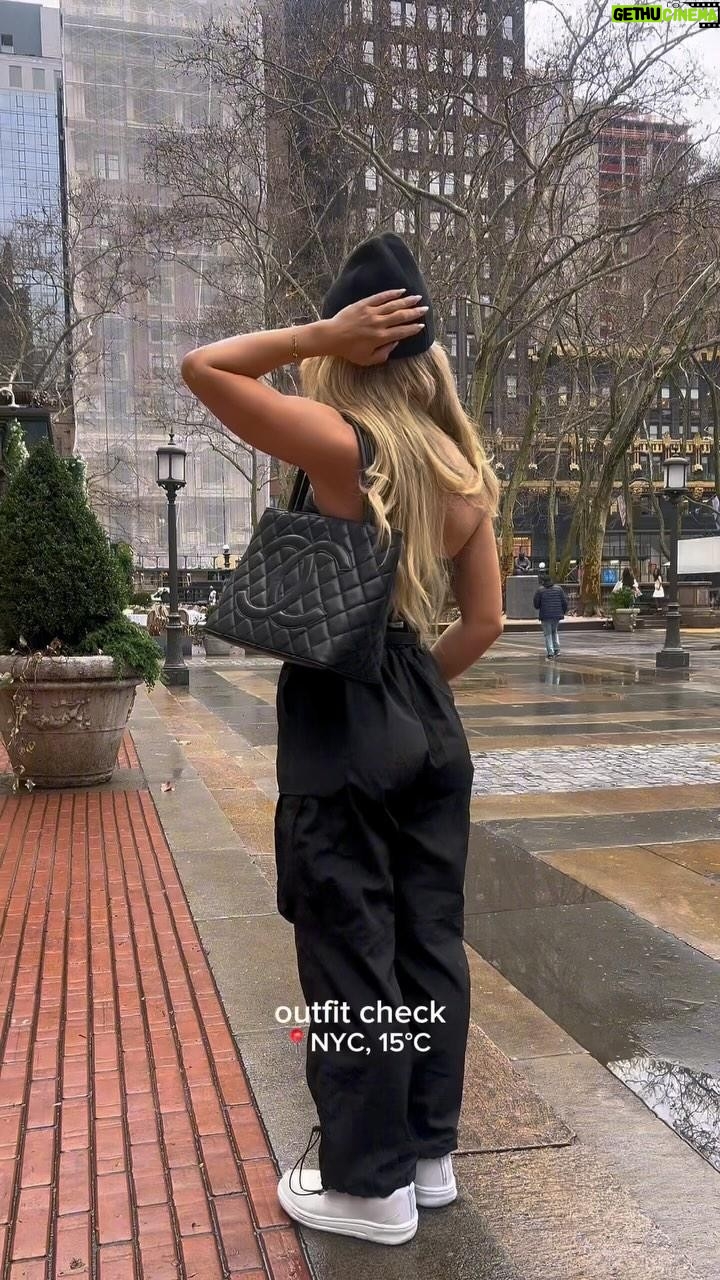 Jéssica Belcost Instagram - Eu adorei esse look!! Precisava vir para o feed! :) Quem viu nos Stories? (O top, a calça e o tênis são da @popmeoficial e vocês ganham 10%OFF nas compras online frete grátis acima de R$ 249,90 pra sul e sudeste usando o meu cupom: “JESSICA”). - O gorrinho eu comprei na farmácia (sim… rs).
