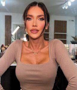 Jéssica Belcost Instagram - Oii, mundo, prazer, Belcost! 🤍 (Eu não sei lidar com a mágica da @lisandramakeup gente! Filtro da vida real, quero todos os dias! 😍) Gostaram? 🥰