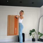 Jéssica Belcost Instagram - Transformei meu quarto!! 🥳🥳 Gostaram do resultado? Vocês sabem que eu adoro fazer as coisas sozinha, né?! Então foi muito fácil com o colchão da @sleepcalm.br porque vem numa caixa embalado a vácuo, eu não tive nenhum problema pra subir com ele! Fora o conforto!! Aprovadíssimo!! 👏🏼 E se você quiser aproveitar, pode ganhar 10% extra de desconto no site (www.sleepcalm.com.br) usando o meu cupom: calm-jessicabelcost 👈🏼