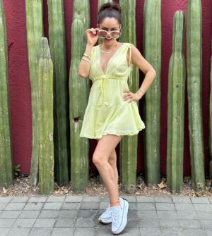 Jéssica Segura Instagram - ¿Qué foto prefieres? 1 Jovenazo 2 tomando el sol o 3 princesa jajajaja 

• Obvio mi #outfit es de @monjevy y es uno de mis favoritos para esta temporada 

• Y mis inseparables @conversemexico la más cómodo de el mundo y súper cool 

• #look #outfit #ootd #trend #color #lime #shop #fashion #streetstyle #streetwear #girlpower #smile #photo