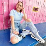 Jéssica Segura Instagram - Un día lleno de color! Literalmente me volvió el alma al cuerpo, me sentía súper estresada, preocupada, tuve pesadillas y la compañía hizo todos la diferencia #gracias @marianabotasl @lalujans @virysegura @cynthiafuertesm @aldomurillo por hacer de un cambio de llanta toda una aventura • #friends #love #capitán #envinadas #fun #llanta #sisepudo #losangeles #la #adventure #aventura #venicebeach