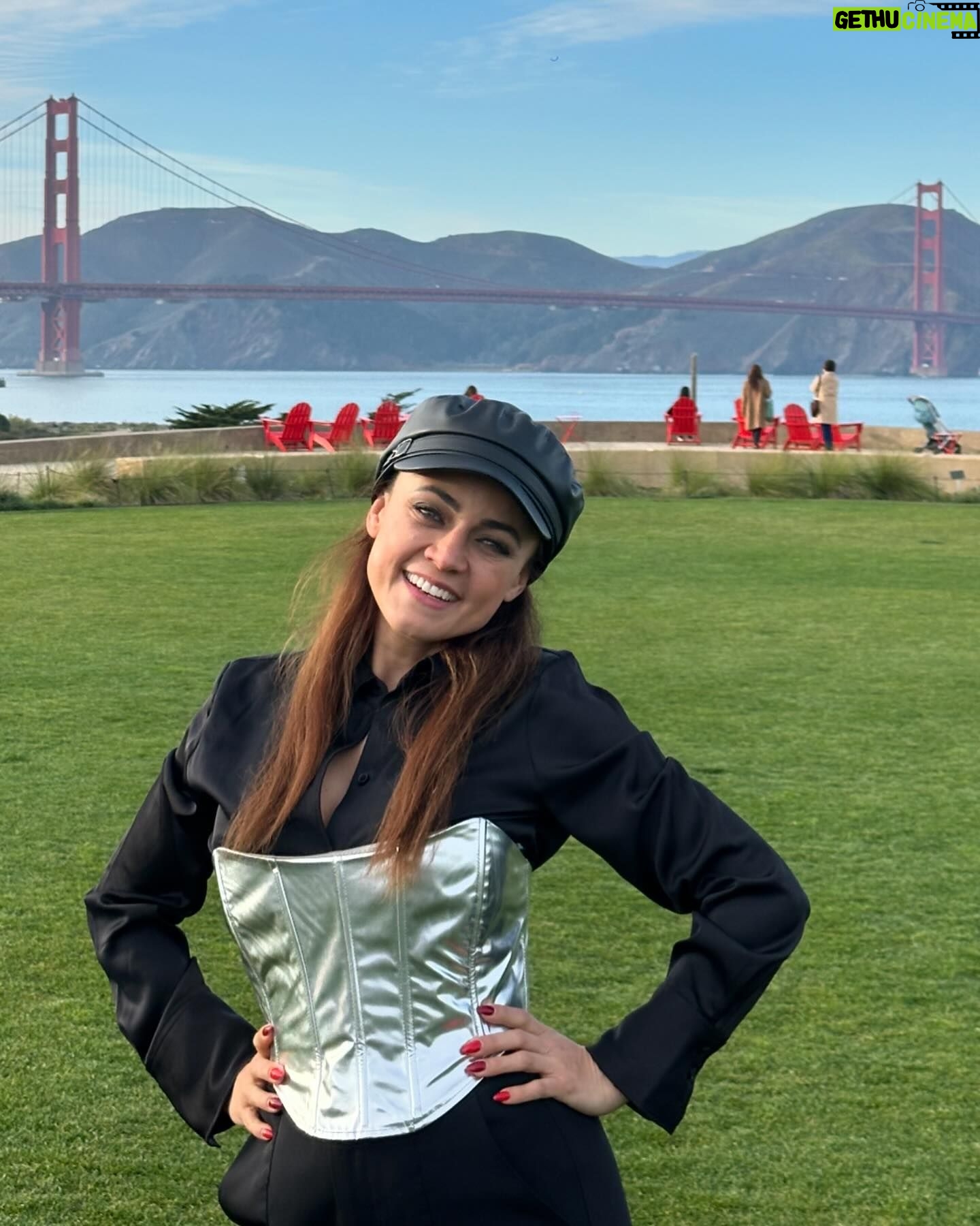 Jéssica Segura Instagram - Fotitos que se quedaron en el carrete! • No saben que día tan mágico, yo soy mega fan de Disney, visitamos el museo, vimos el atardecer y fuimos a @skystarwheel amoooo este lugar y no se por qué no les compartí las fotos 😂😂😂 • #travelphotography #travel #trip #vacation #goldengatebridge #sf #sanfrancisco #outfit #jessicasegura #photo ¿Conoces San Francisco?