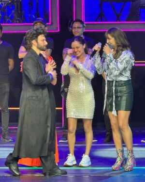 Jéssica Segura Instagram - “Gran noche”

• Noche de amigos, se cantó, se gritó, se cenó y las risas no faltaron 

Mucho éxito @imanol_a_secas 👏🏼👏🏼👏🏼

• #teatro #mentiras #musical #actor #actress #friends #envinadas #amigos 

¿Ya viste mentiras?